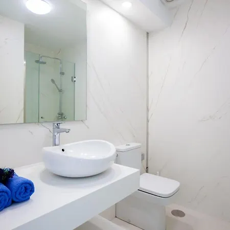 Puerto Del Carmen Sleeps 6 With Air Con And Wifi Вілла