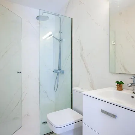 Вілла Puerto Del Carmen Sleeps 6 With Air Con And Wifi *